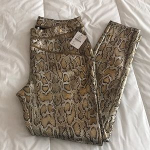 ‼️BNWT GOLD SNAKE SKIN PRINT LEGGINGS‼️